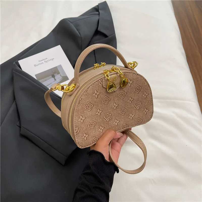 2025 Hot Sale Korean-Inspired Shell Bag for Women - Lightweight Crossbody Purse Stylish Compact Perfect for Work TravelW251106