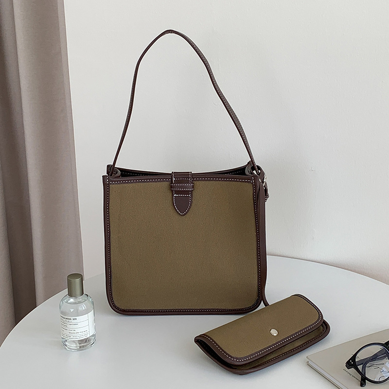 Elegant Underarm Women's Canvas Tote for Daily Use - Modern Design Single Shoulder Bag
