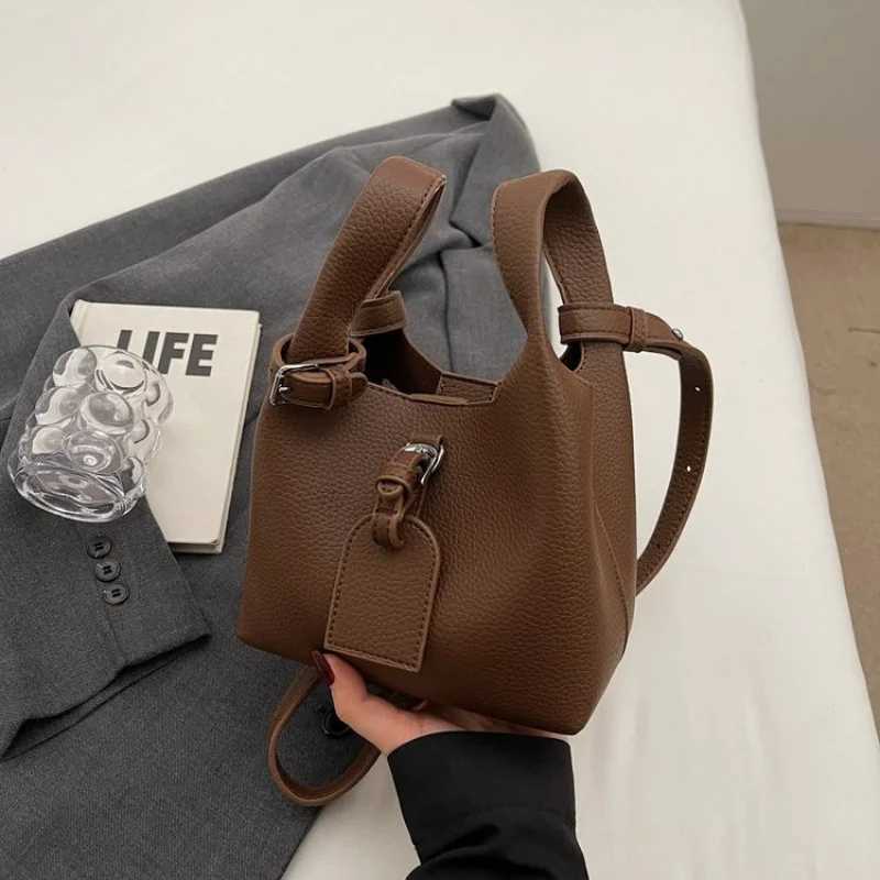 Vintage Inspired Leather Vanity Case For Women Retro Style Beauty Box With Mirror And Multiple Interior CompartmentsW251106