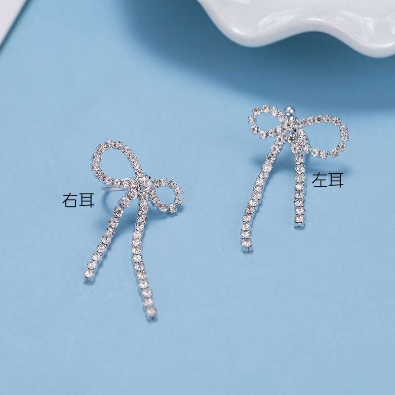 Yang Kaiwen's high-end butterfly bow tassel are versatile for women, with sparkg dia studded earrings