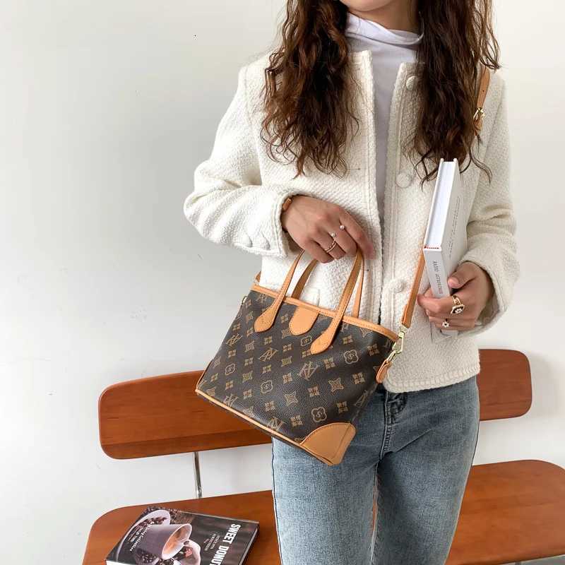 Durable Messenger Bag For Women Made Of Genuine Leather Popular Crossbody Design By Luxury Brand For Everyday CarryW251106