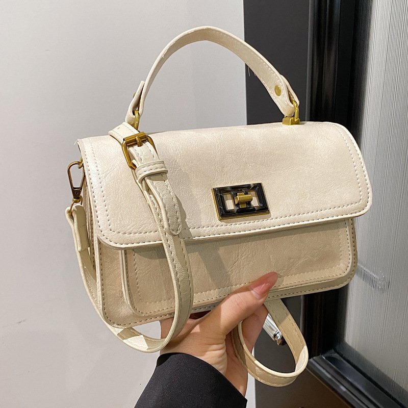 2025S Designer Women S Bag Underarm For Women New Autumn Winter Versatile Chain Crossbody Bag High End And Portable Small Square Bag