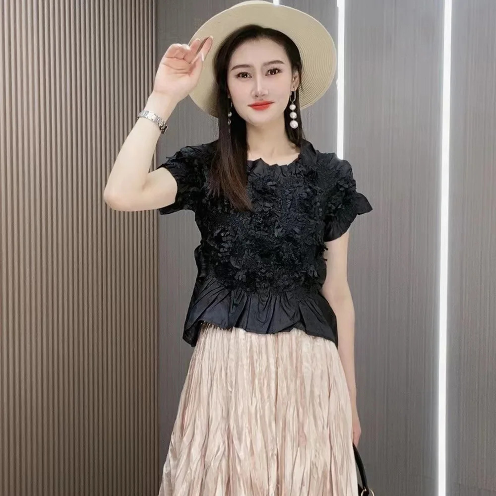 Miyake n Handmade Flower Folding Womens Top Temperature Communicating Ultra Thin Solid Color Short Sleeve Tshirt 250407