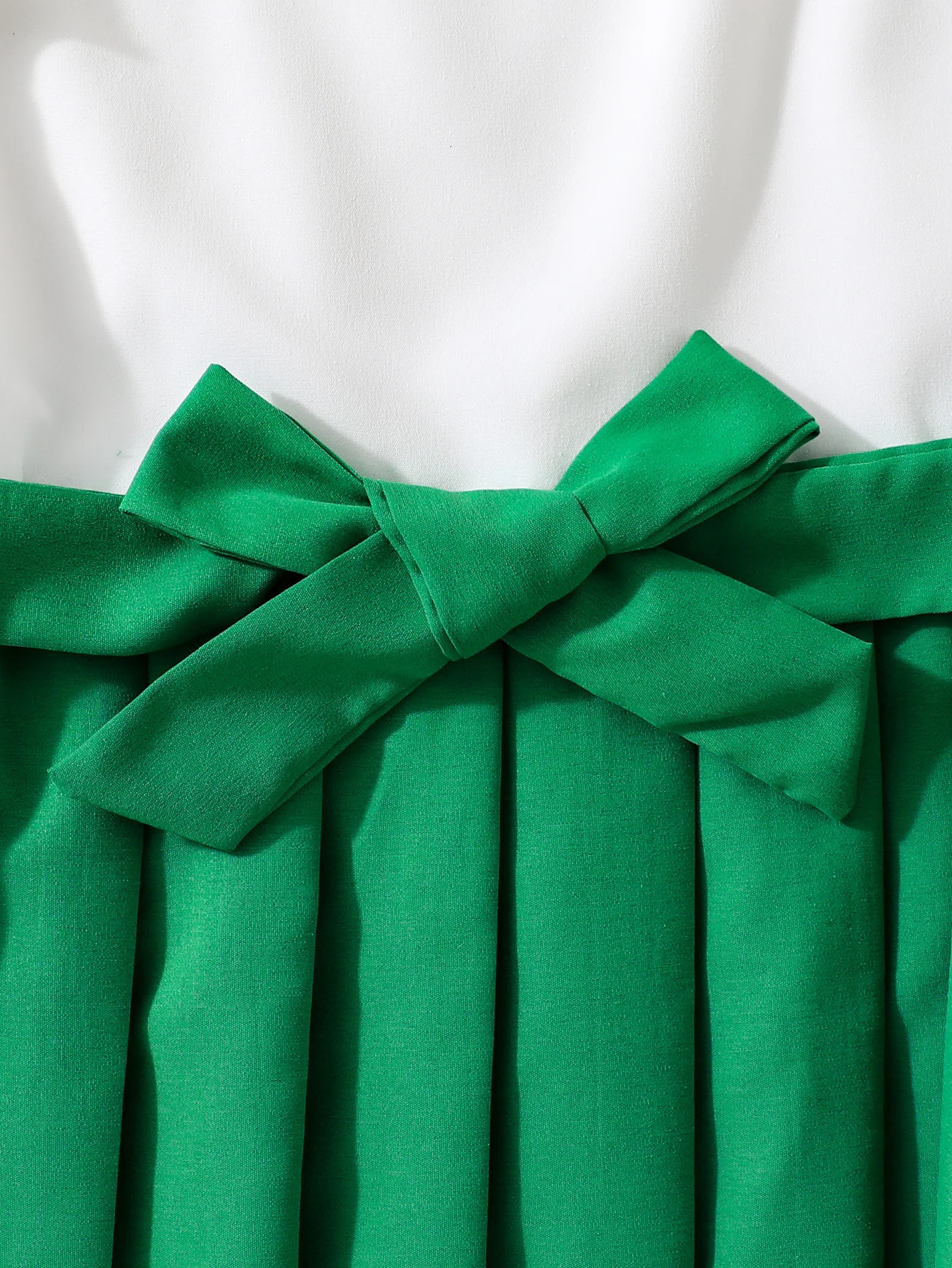 Fresh and elegant summer kids girls preppy dress with lace collar small flying sleeve patchwork green bow waist pleated skirt 250407