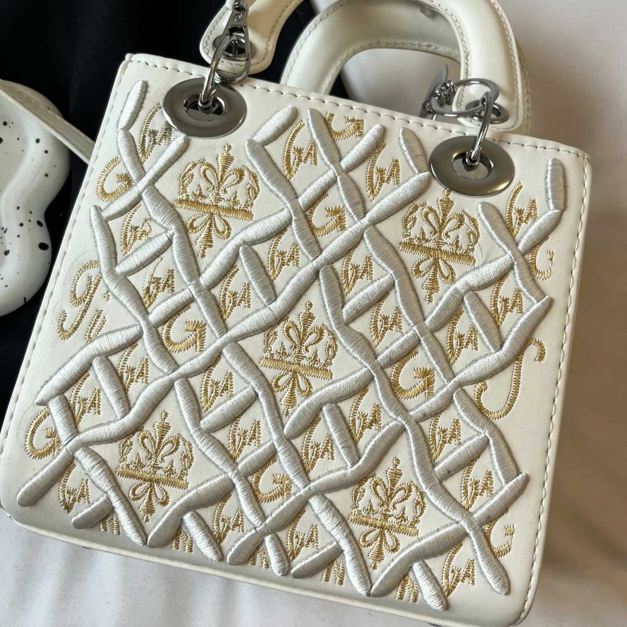 Stylish Elegant Leather Crossbody Bag For Casual Commuter Women Featuring Solid Color And Designer Paris FashionW251106