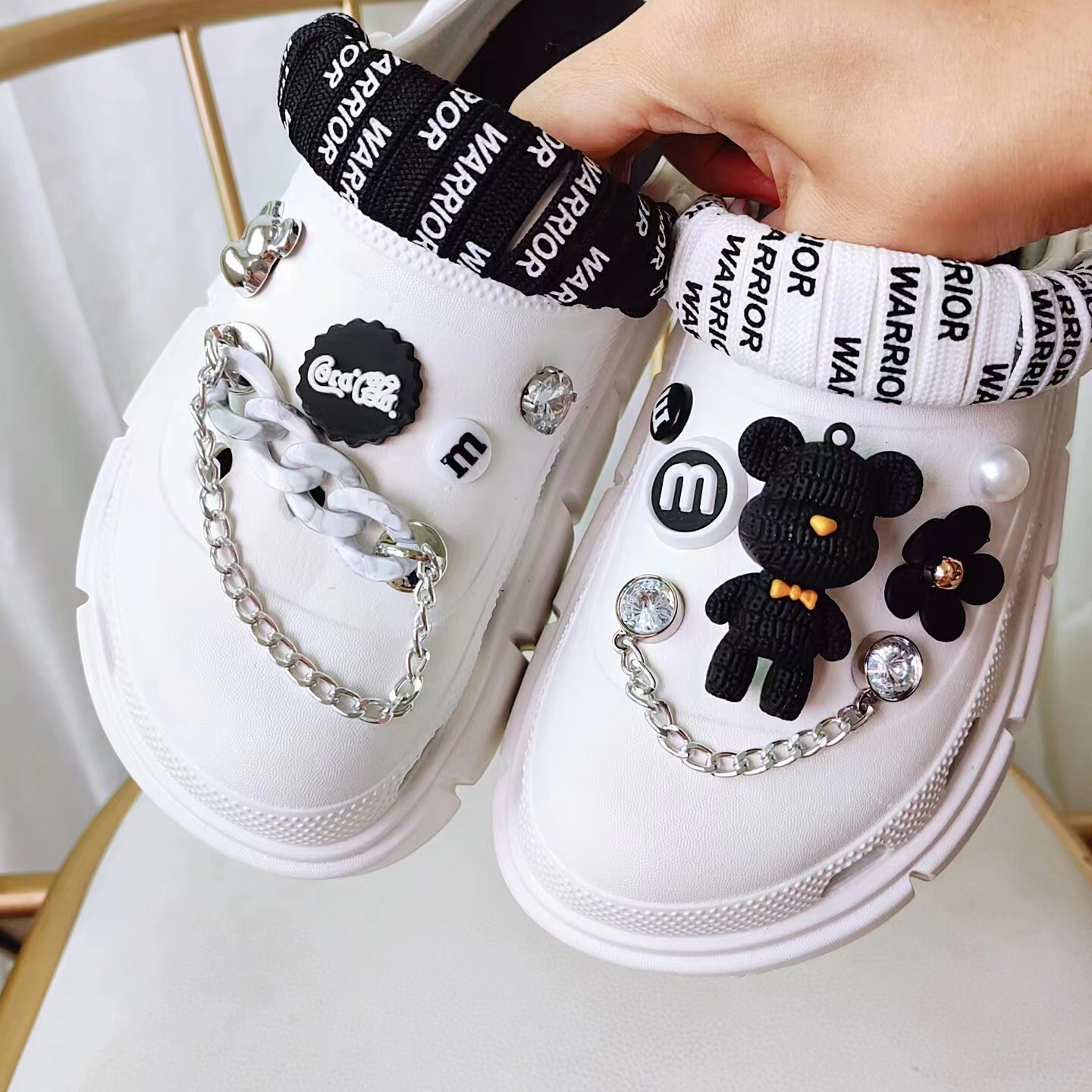 Ins TikTok New Hole Shoes DIY Decoration Black and White Bear Butterfly Set Chain Shoe Buckle Shoe Flower 240520
