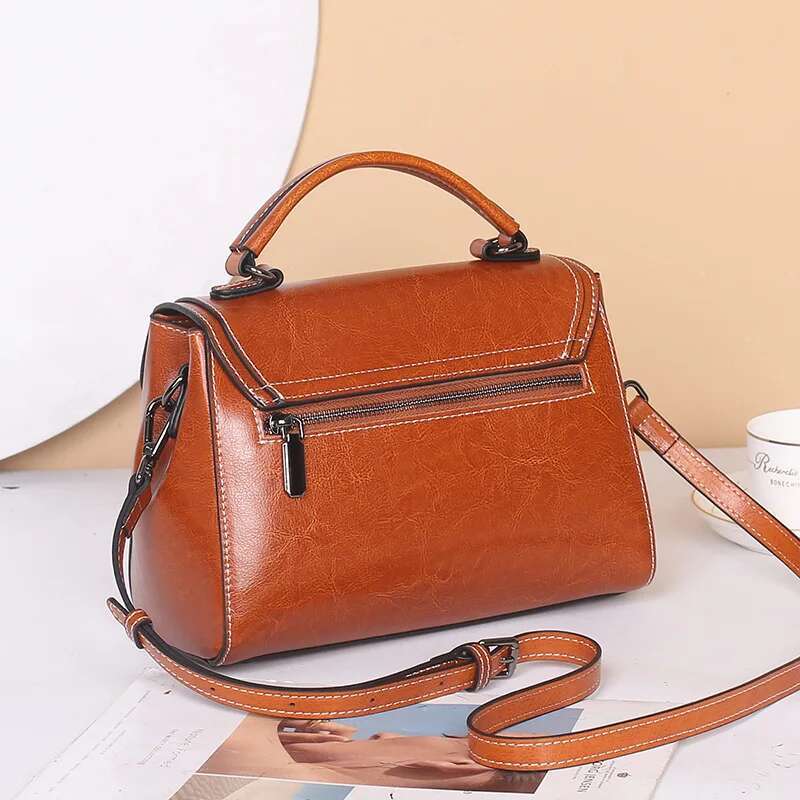 Women's Shoulder Cowhide Vintage Crossbody Messenger Bag Simplicity Genuine Leather Fashion Large Capacity Handbag
