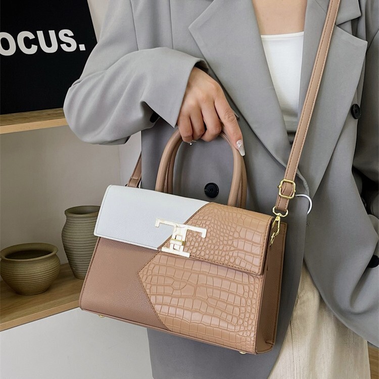 2025S Designer Women S Bag Color Blocked Handbag New Trend Spring Fashion Single Shoulder Crossbody Women S Casual Commuting Small Square Bag