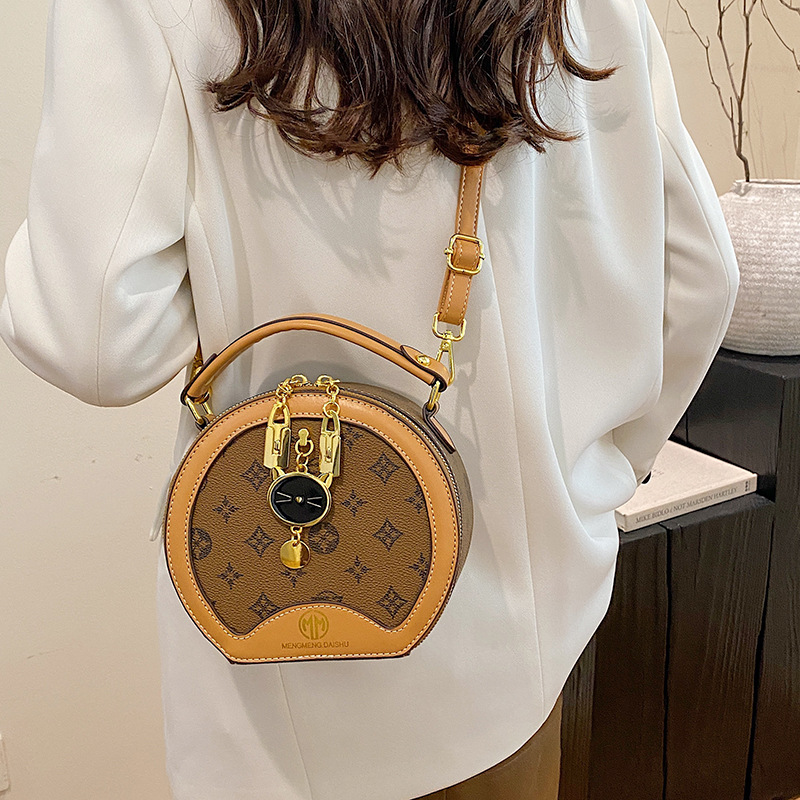 New senior sense small round bag fashion all match small bag female crossbody bag female hand bill shoulder bag 2025s hot
