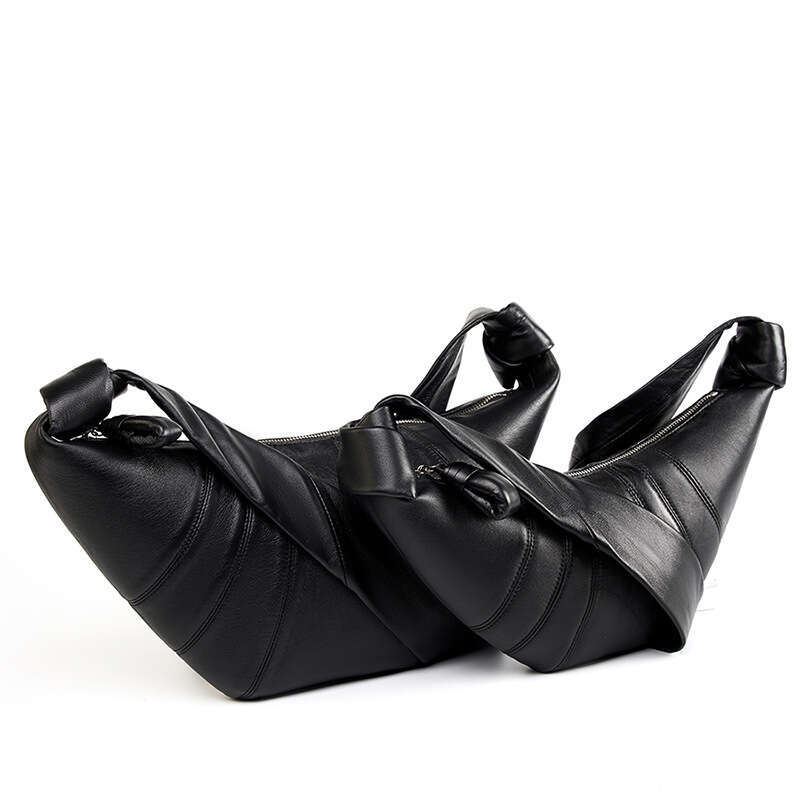 Design sense: French niche top layer lambskin croissant, lazy feeg, cow horn one shoulder diagonal cross dumpg bun, women's 2025 new style, uniqu
