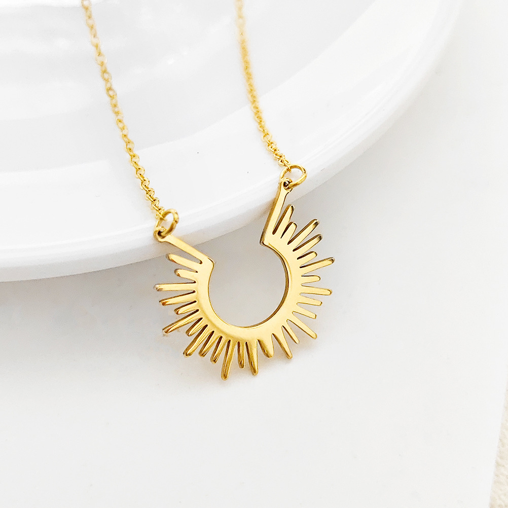 Wind simple U-shaped horseshoe pendant titanium steel women's necklace suower collarbone chain