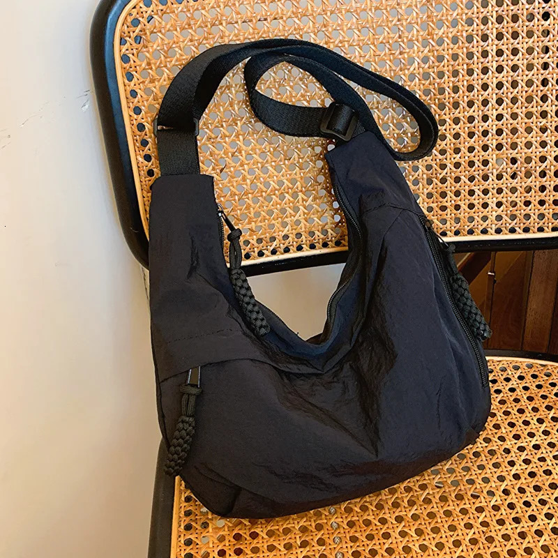 Fashionable and minimalist Korean version dumpling bag this year high-quality shoulder bag large capacity tote cr 250401