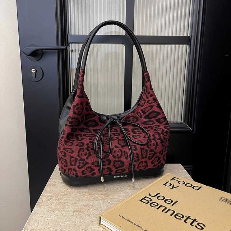 Popular Leather Crossbody Bag For Ladies By Famous Designer Shoulder Bag Convertible Elegant And Lightweight For Daily ErrandsW251107