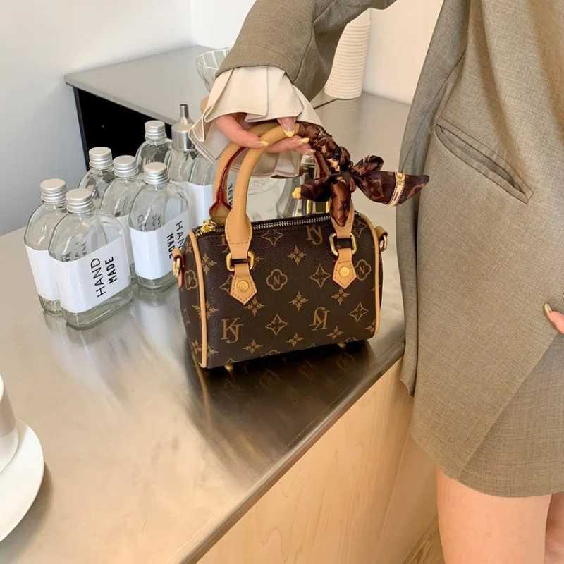 Elegant-trendy 2025 New Ladies Luxury Brand Leather Tote Bag Famous Designer Popular Vintage ClassicW251106