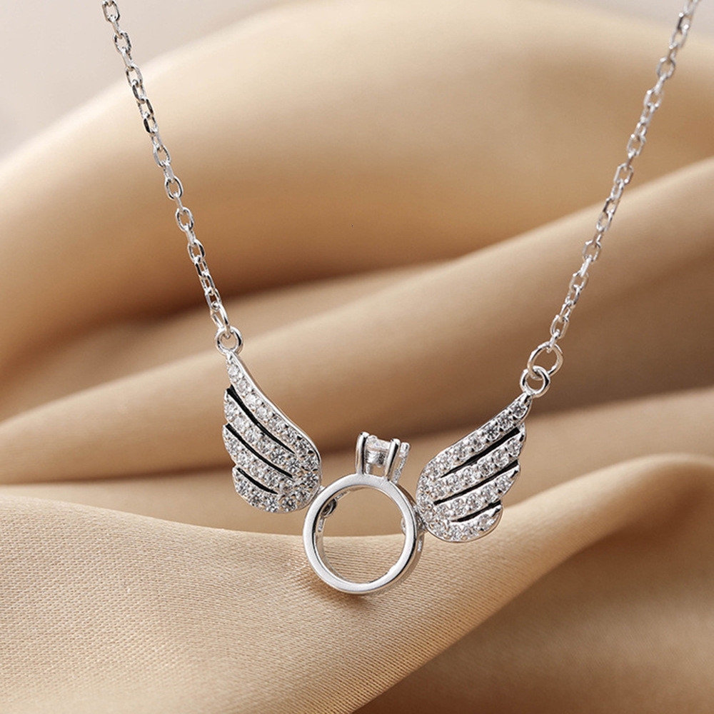 Beautiful women are filled with heart after seeing it. Dia light wing angel necklace, high-end pendant give to girlfriend