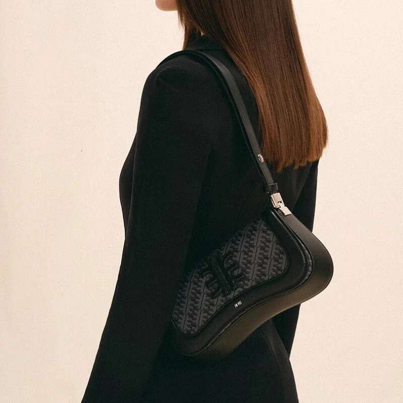 Premium Designer Bags Niche Fashion Design Shoulder Crossbody Bag Large Capacity Commuter Cosmetic Waist Bag Shoulder Bags