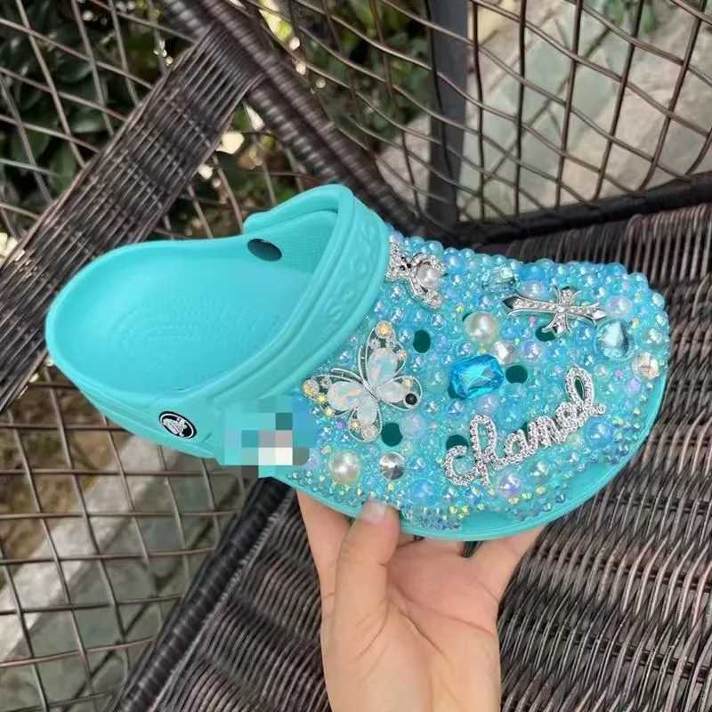 36-46 SIize New Sandals Rose Red Pearl Water Diamond Flower Summer Womens Slippers Family Fashion Beach Womens Hole Shoes M250407