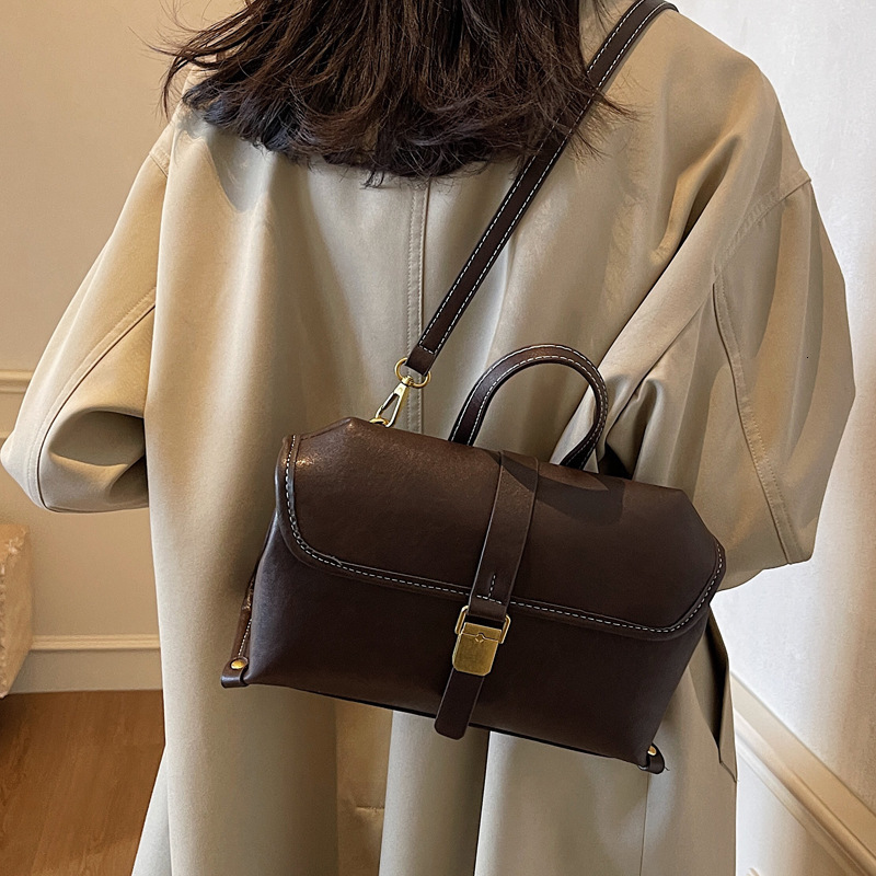 2025S Designer Women S Bag Postman Handbag New Trendy Fashion Simple Backpack Multi Purpose Western Style Crossbody Bag