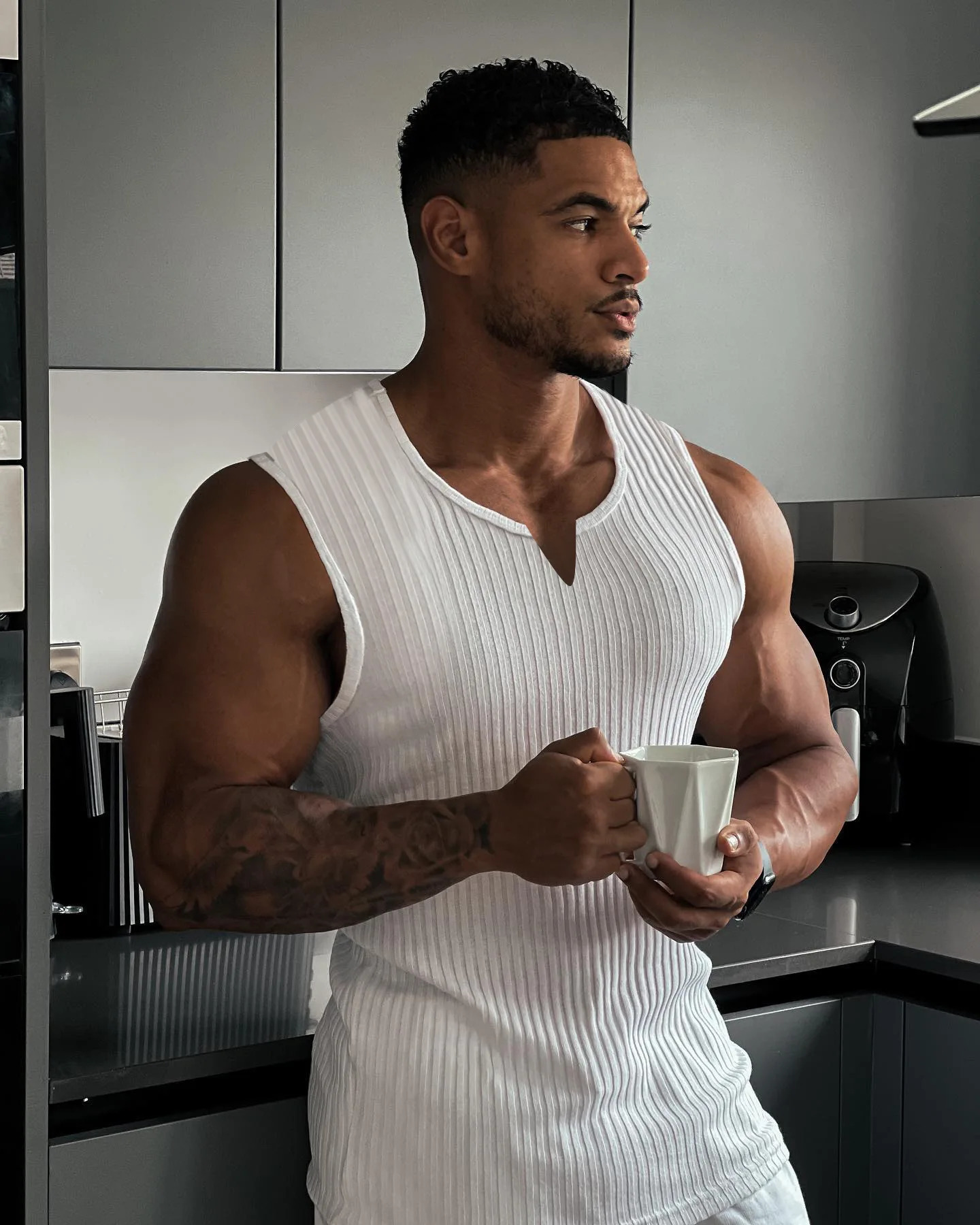 Summer mens V-neck vest fitness vest mens fitness no sleep shirt sportswear underwear gym training vest 250403