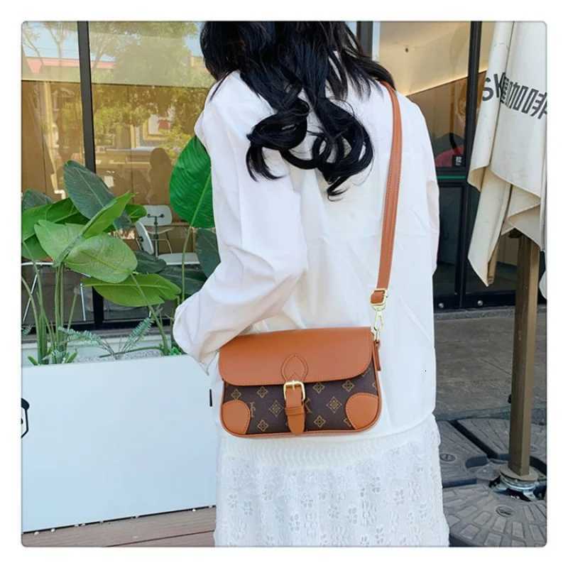 High-End Womens Shoulder Bag Crafted From Premium Leather Featuring Paris Style And Casual Vintage Trendy LookW251107