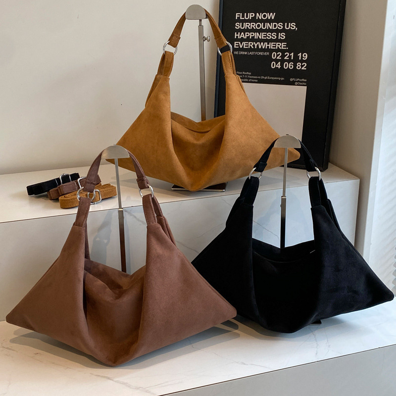 2025S Designer Women S Bag Leisure Commuting For Women Large Capacity New Autumn And Winter Versatile Single Shoulder Crossbody Bag Women S Dumpling B