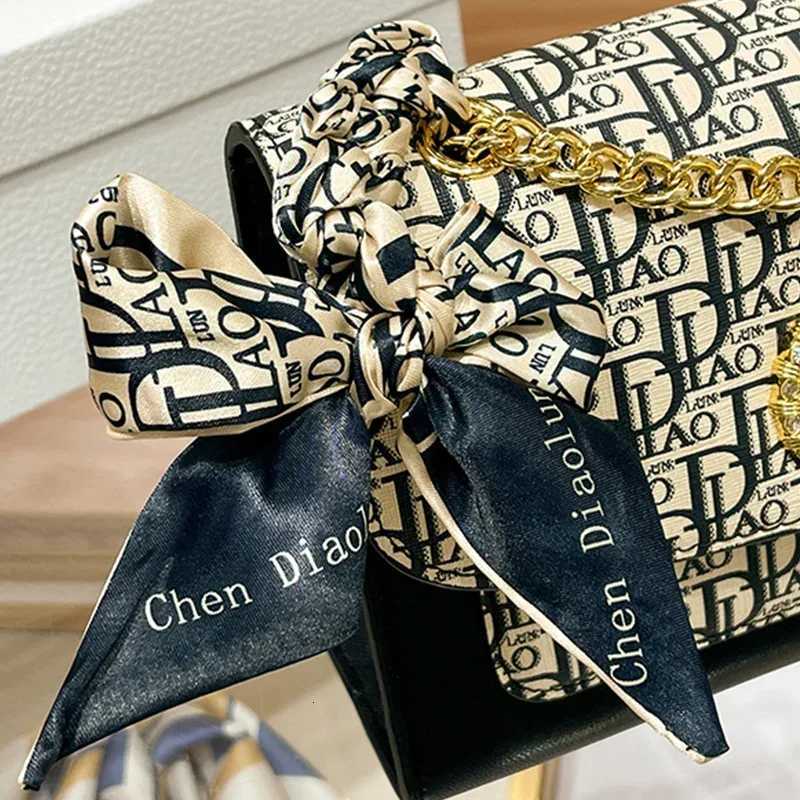 2025 New Ladies Bag Senior Sense Lock Buckle Shoulder Diagonal Cross Ladies Small Square Bag Chain Lock Buckle BagW251107