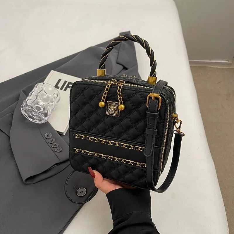2025 New Womens Premium Box Bag - Niche Design Diamond Chain Shoulder/Handheld/MessengerW251106