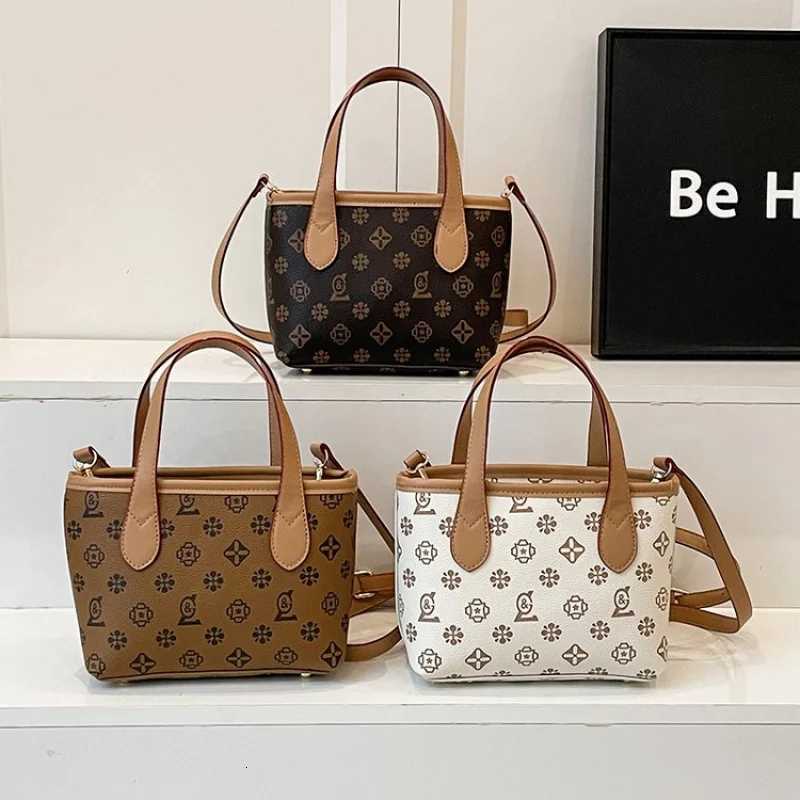 Luxury High-End Crossbody Bag Women Designer Paris Fashion Vintage Leather With Letter And Trendy Solid ColorW251106