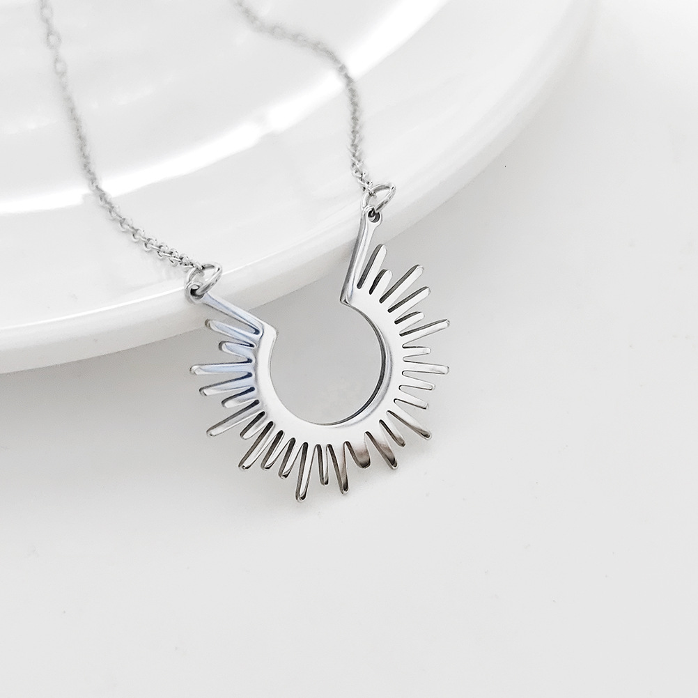 Wind simple U-shaped horseshoe pendant titanium steel women's necklace suower collarbone chain