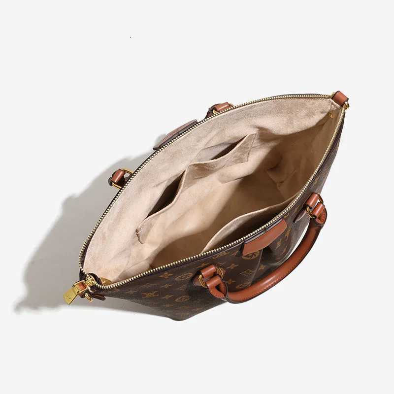 Premium Texture Tote Bag 2025 New Old Flower Portable Lock Bag Casual Versatile Shoulder BagW251106