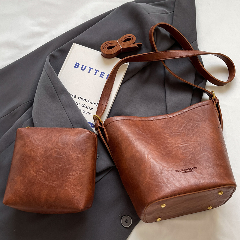 2025S Designer Women S Bag Bucket For Female Niche Autumn New Trend Shoulder Commuting Large Capacity Crossbody Bag