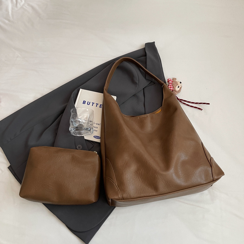 2025S Designer Women S Bag Niche Texture Underarm For Women New Simple Tote Casual Large Capacity Shoulder Bag