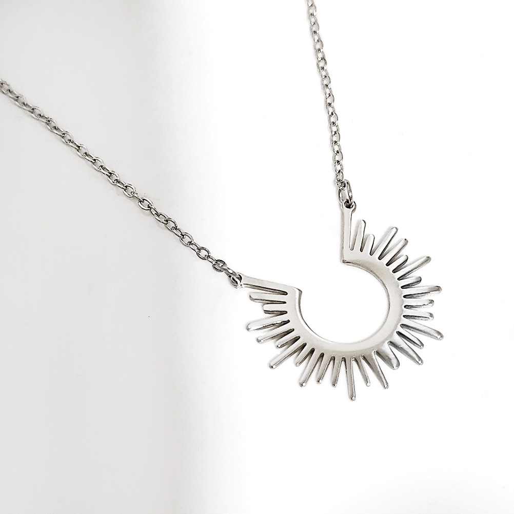 Wind simple U-shaped horseshoe pendant titanium steel women's necklace suower collarbone chain