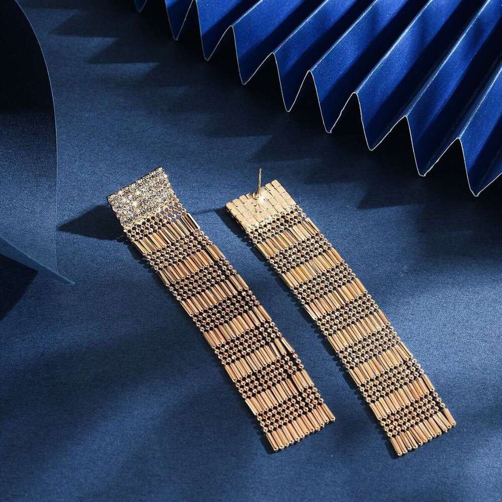 2024 New Fresh and Sweet Korean Edition Copper Chain Geometric tassel Shaped Earpin Earrings Suitable for Women to Wear