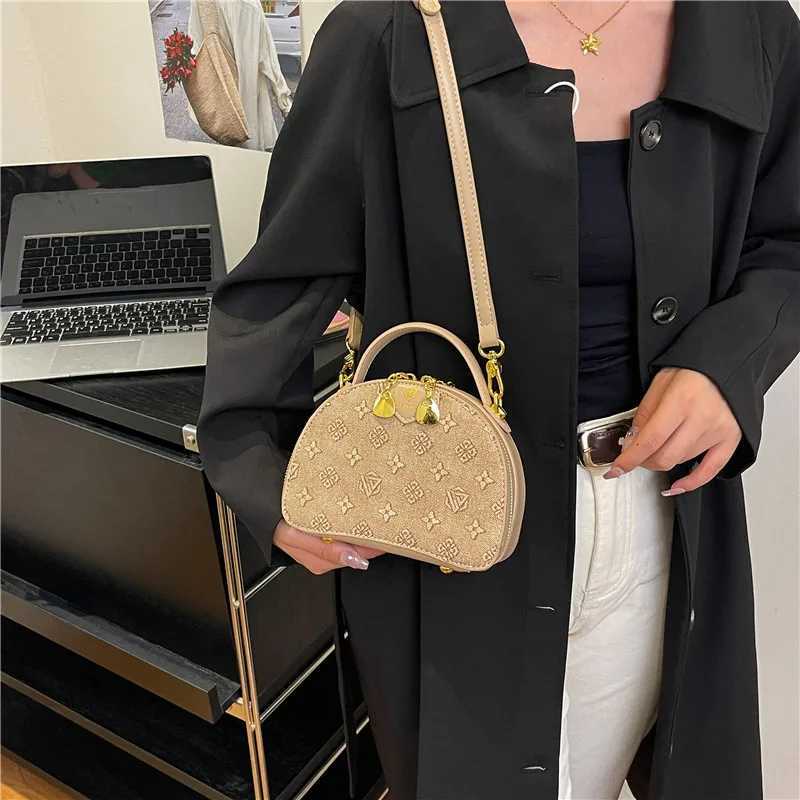 2025 Hot Sale Korean-Inspired Shell Bag for Women - Lightweight Crossbody Purse Stylish Compact Perfect for Work TravelW251106