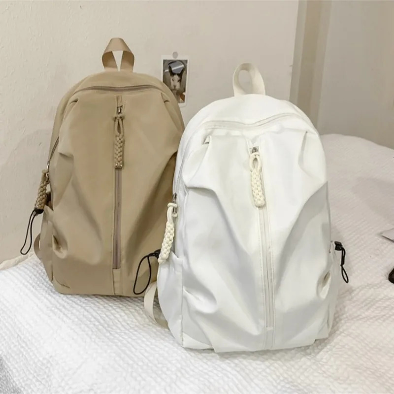 Backpack textured clothing suitable for travel large capacity sturdy backpack simple casual bag 250402