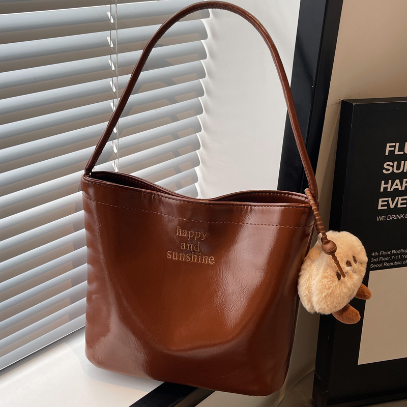 2025S Designer Women S Bag High Beauty Underarm New Solid Color Trendy Personalized Shoulder Ins Commuter Handheld Big Bag
