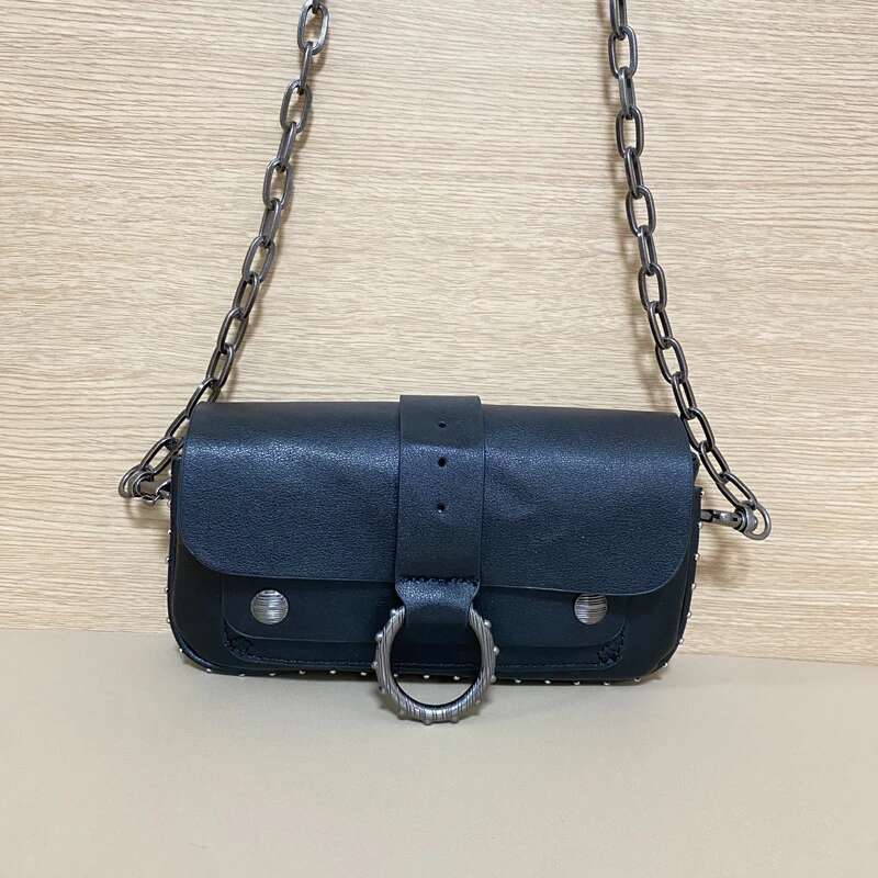 2025 New Women Stylish Shoulder Mini Black Ladies Retro Crossbody Design Casual Outdoor Chain Envelope Bag