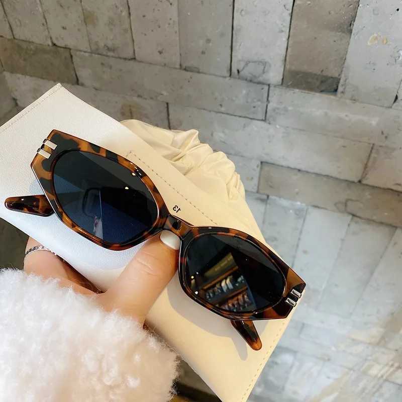 Womens Retro Oval Sunglasses Black Small Frame Fashion Brand Trendy Hot Points Sun Glasses Ladies Shades UV400 EyewearC250411