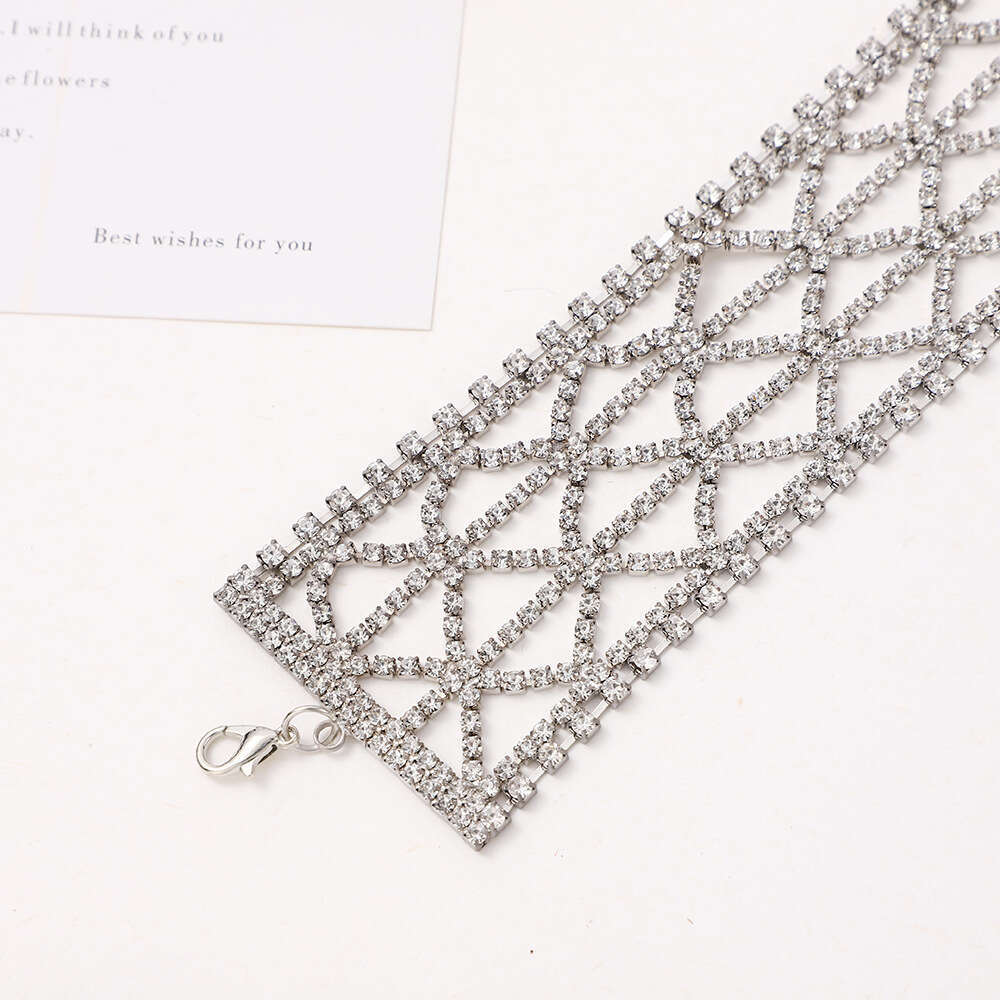 Hot selg fashion necklace with exaggerated personality, dia studded necklace, hollowed out pattern, women's collarbone chain