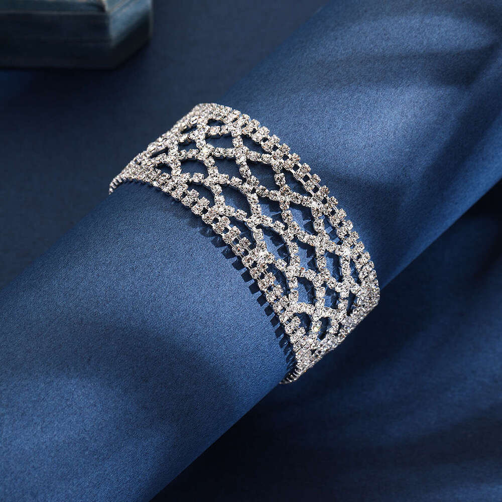 Fashionable, exaggerated, personalized, versatile studded sparkg dia bracelet, niche design, hollowed out mesh rhie bracelet