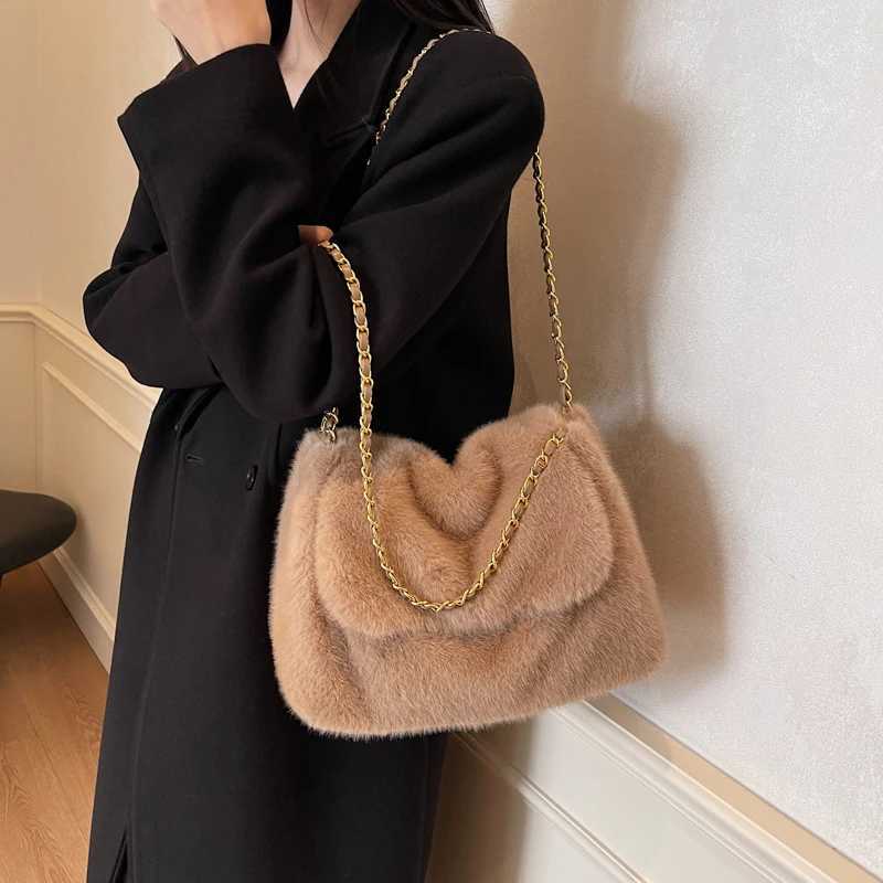 LEFTSIDE Faux Fur Women Shoulder Bags 2025 Luxury Brand Designer Plush Handbags and Purses Soft Warm Winter Chain Crossbody Bag L251106