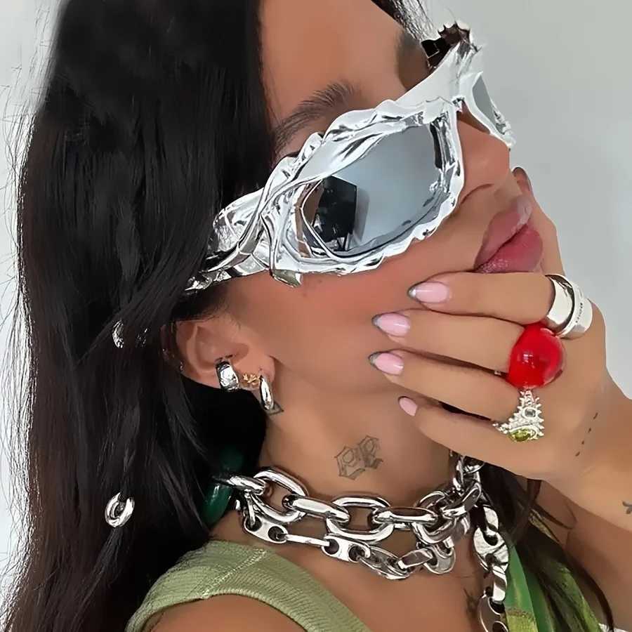 Unique Hip Hop Y2K Sunglasses For Women Men New Sports Twisted Sun Glasses Female Party Shades Silver Retro 2000s EyewearC250411