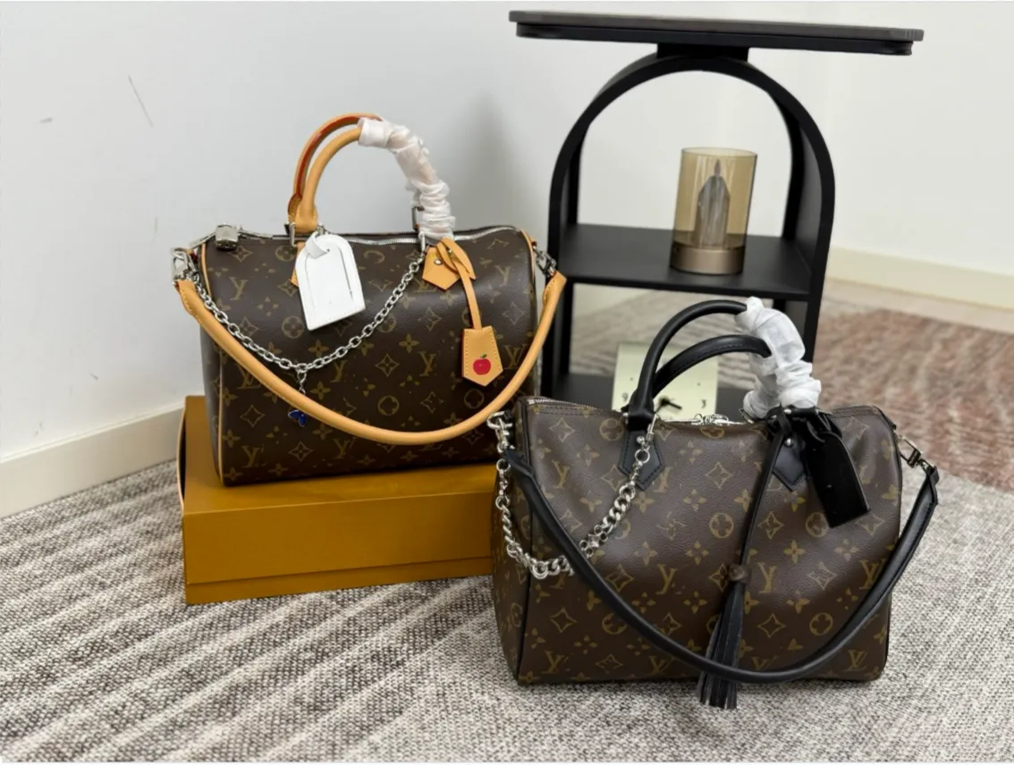 Luxury Designer bag Famous Black Emboss leather Woman Shoulder bag Tassels Totes Women Handbags Lady Letter Messenger Female Evening Bags