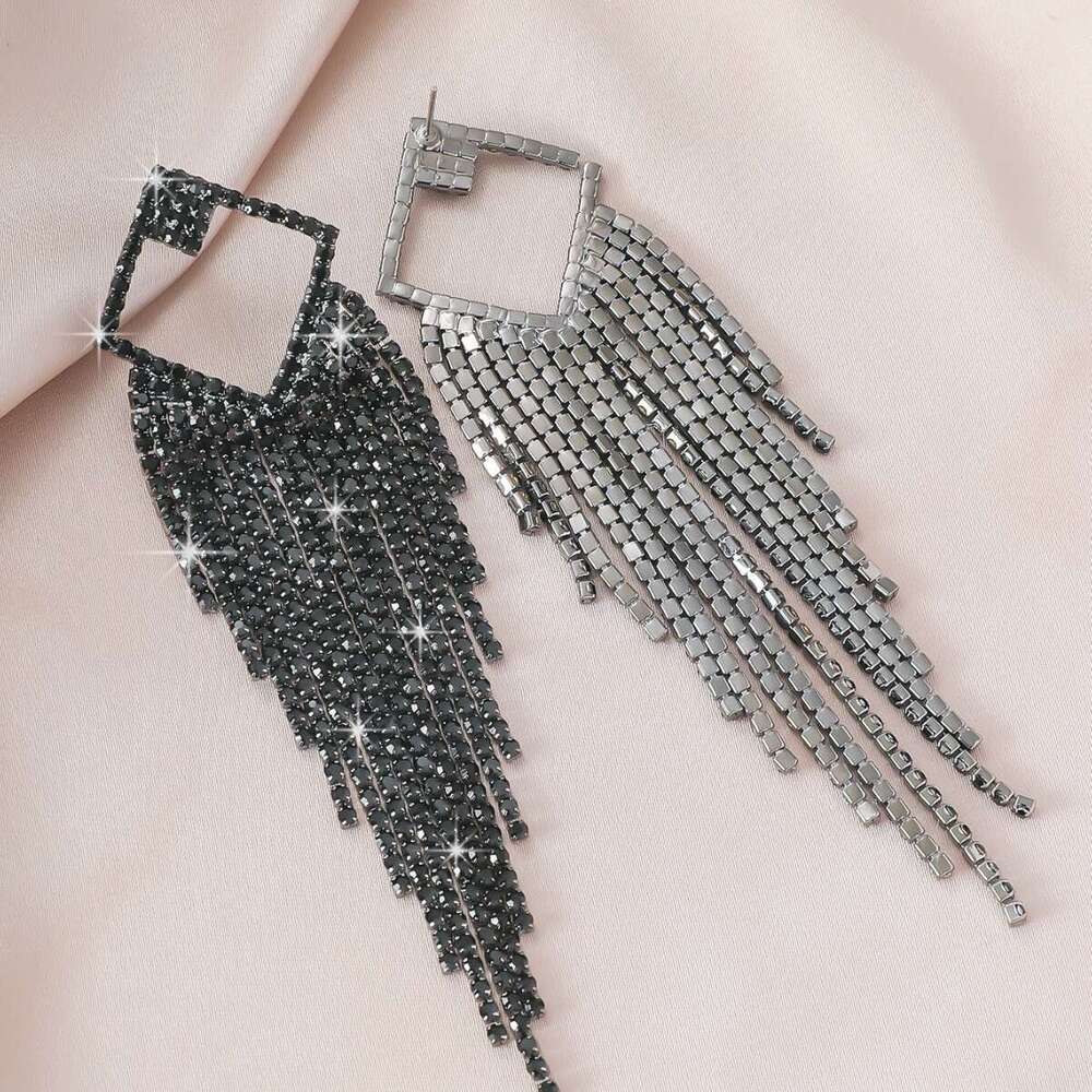 Exaggerated personality, niche design, fashionable NEW dark style, dia shaped tassel, black rhie earrings, earrings
