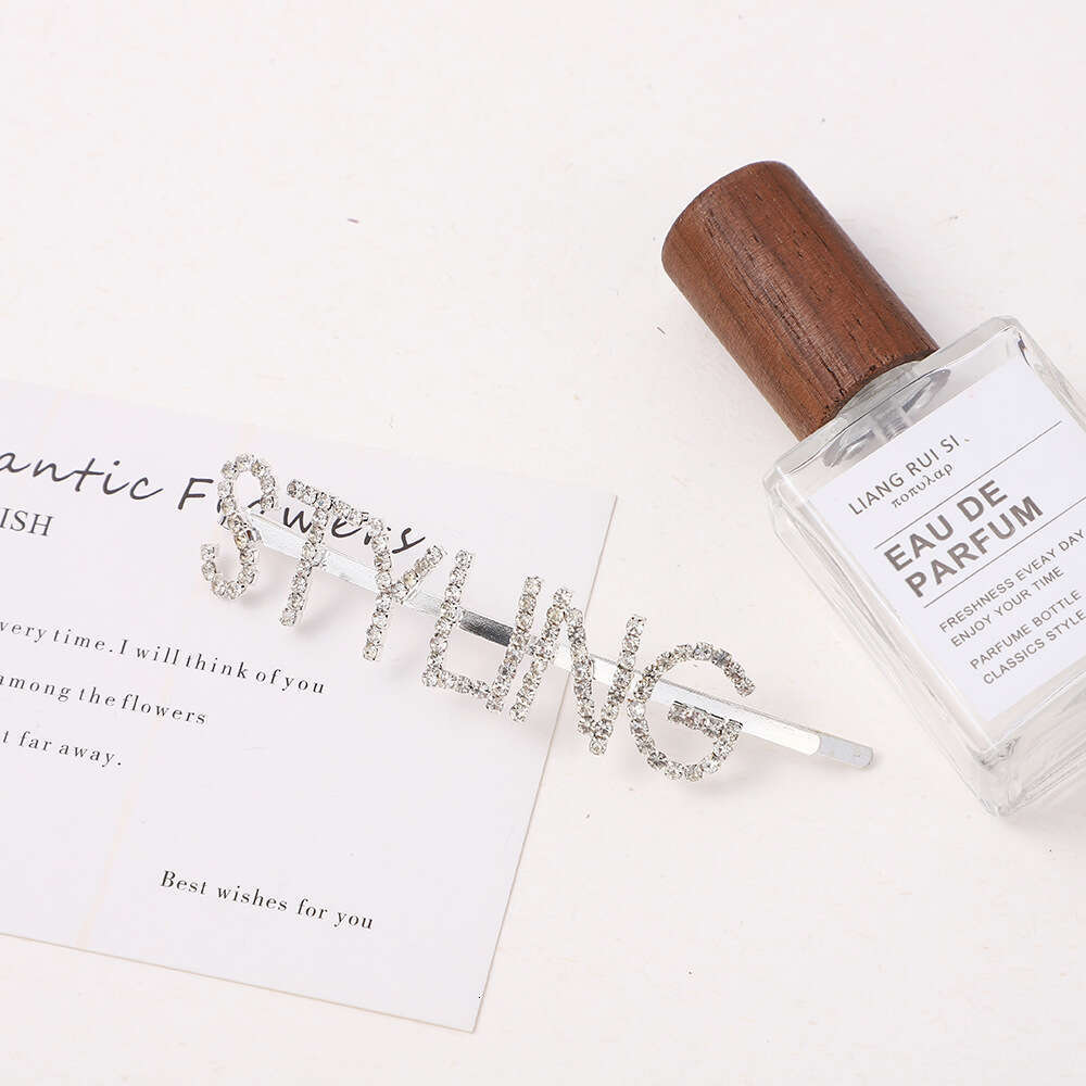 Japanese and Korean girl fresh water one sparkling NEW diamond, adult simple letter clip, hair accessory