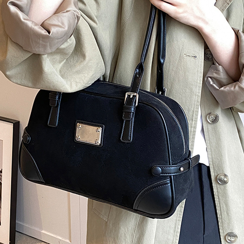 2025S Designer Women S Bag Autumn Winter Single Shoulder For Women New Fashionable Matte Handheld Pillow With High Quality And Versatile Underarm Bag