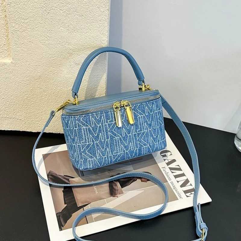 Fashionable Ladies Hand Bags Crafted From Fine Leather Featuring Trendy Commuter Design And Paris Vintage LookW251107