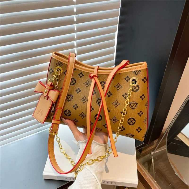 Luxury High-End Minimalist Unique Leather Crossbody Handbag Women Casual Vintage Fashionable Large CapacityW251106
