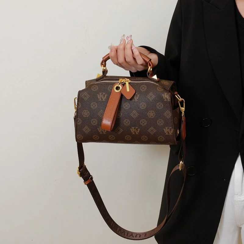 Luxury Designer Womens Messenger Bag Leather Crossbody Shoulder Handbags Elegant Purse For WorkW251106